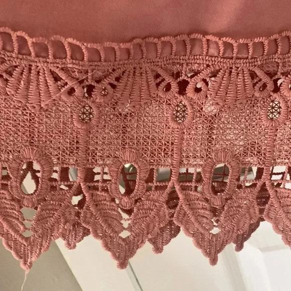 Iris pink blouse with eyelet lace sleeves and trim detail size 1X - Picture 6 of 8